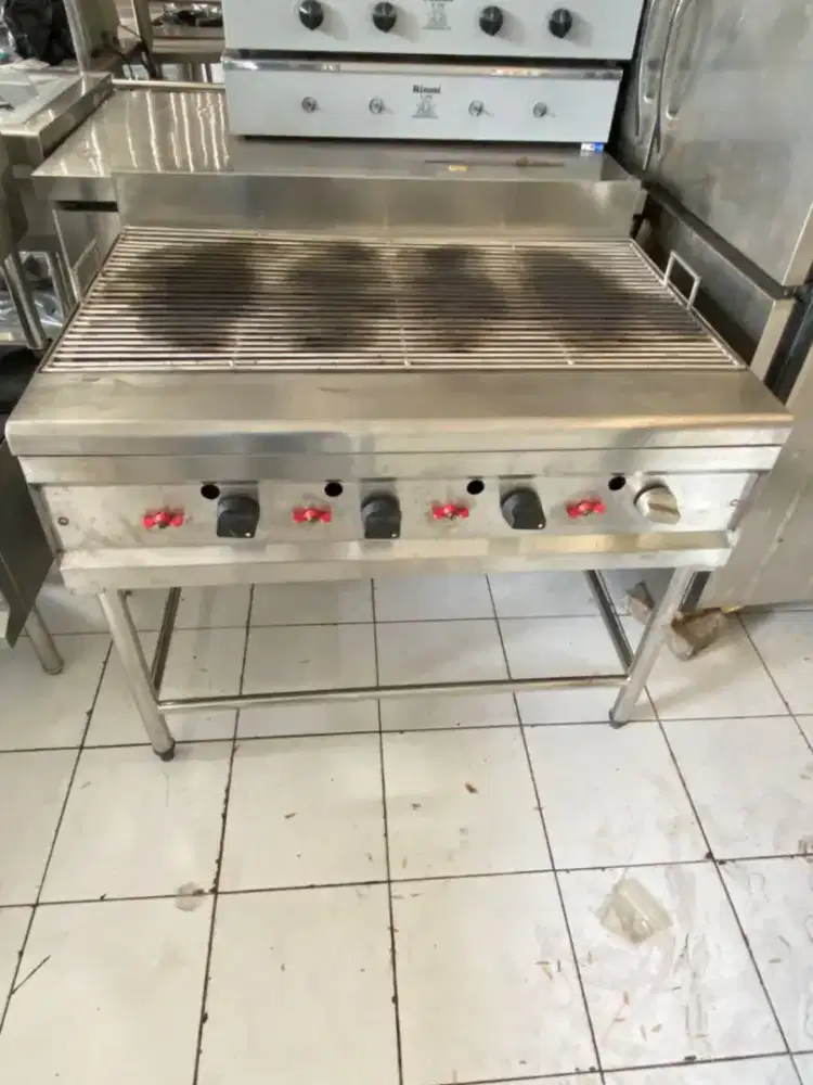 Kompor grill+batu lava ukuran 100X75X82

Harga : 5,5 jt