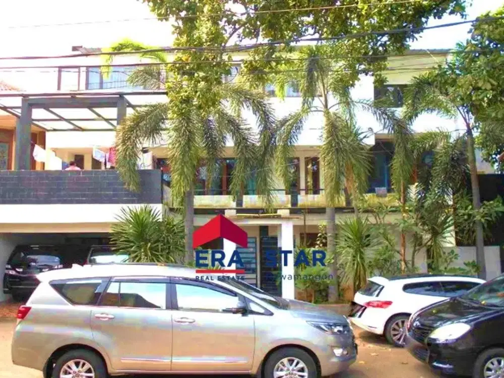 Rumah Bagus luas 300 m2 harga miring di Perumahan Elit Pulomas Jakarta Timur