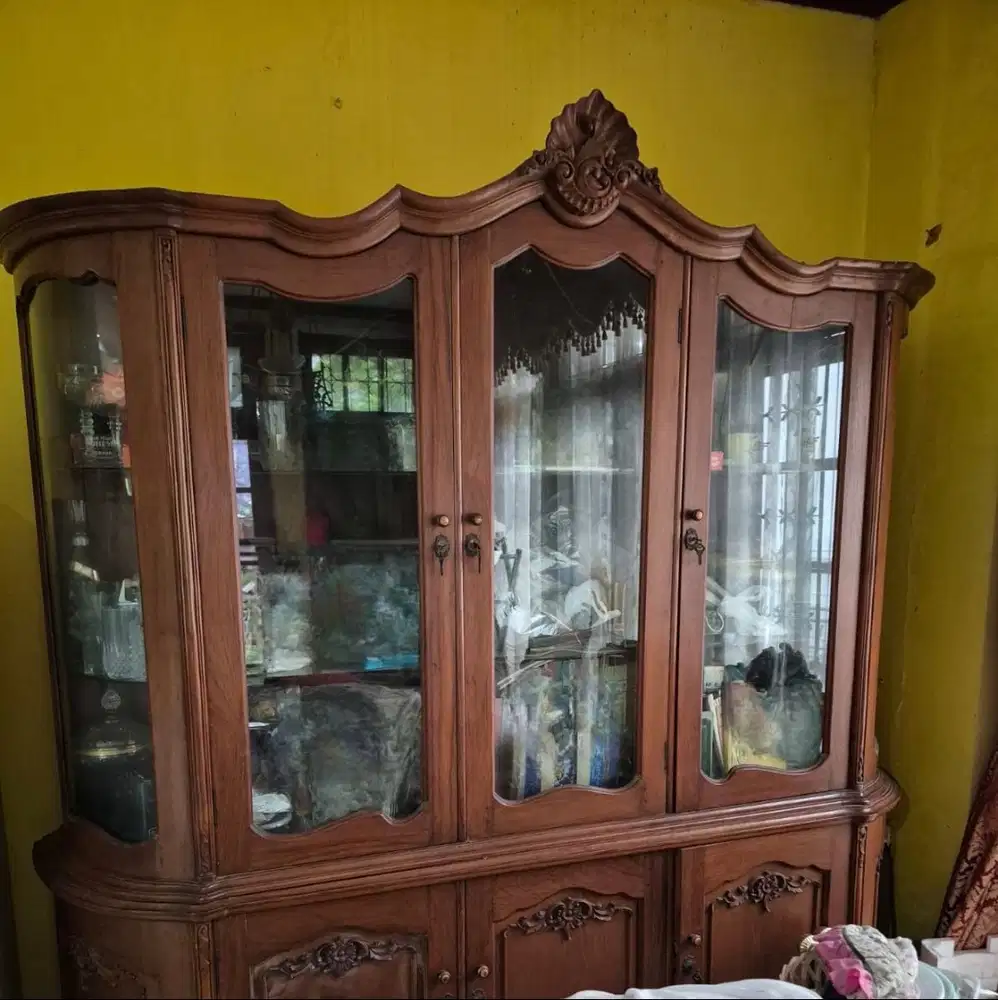 Lemari Pajangan Jati Lama Ukir Asli