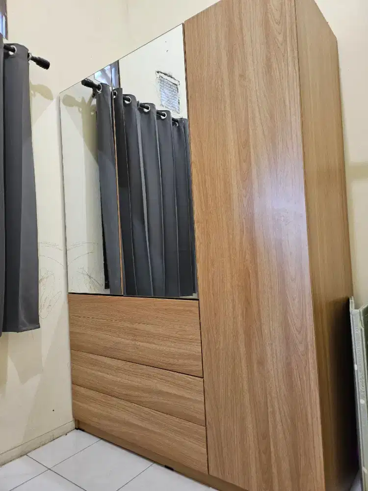 Lemari 3 pintu Informa