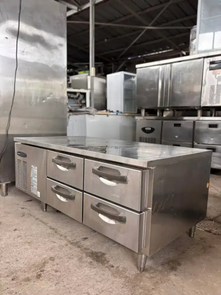 Undercounter Chiller 4 Drawer 
Merk Hoshizaki
Ori mulus

Uk 140x75x60