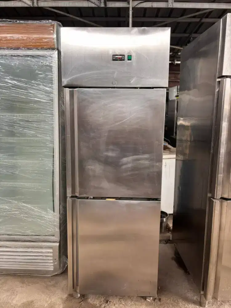 Upright chiller 2 pintu
Merk master cool
Harga 5.000.000