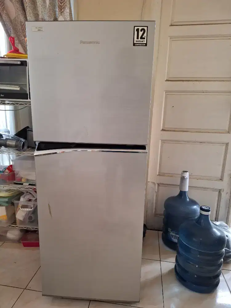 For sale kulkas 2 pintu merk panasonic