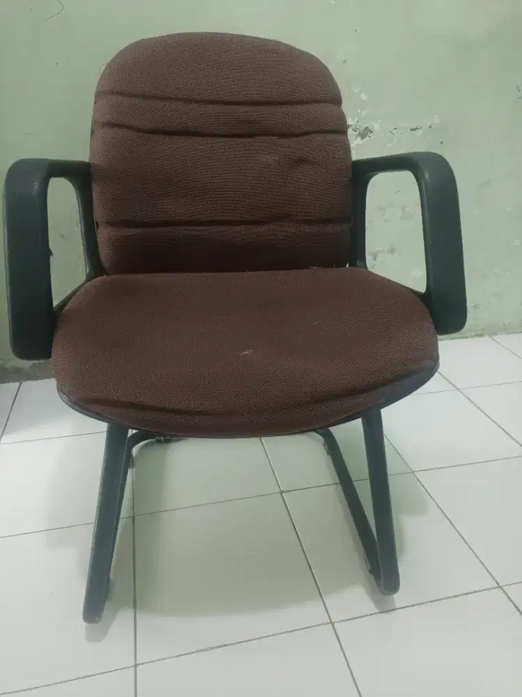 Kursi kantor tanpa roda