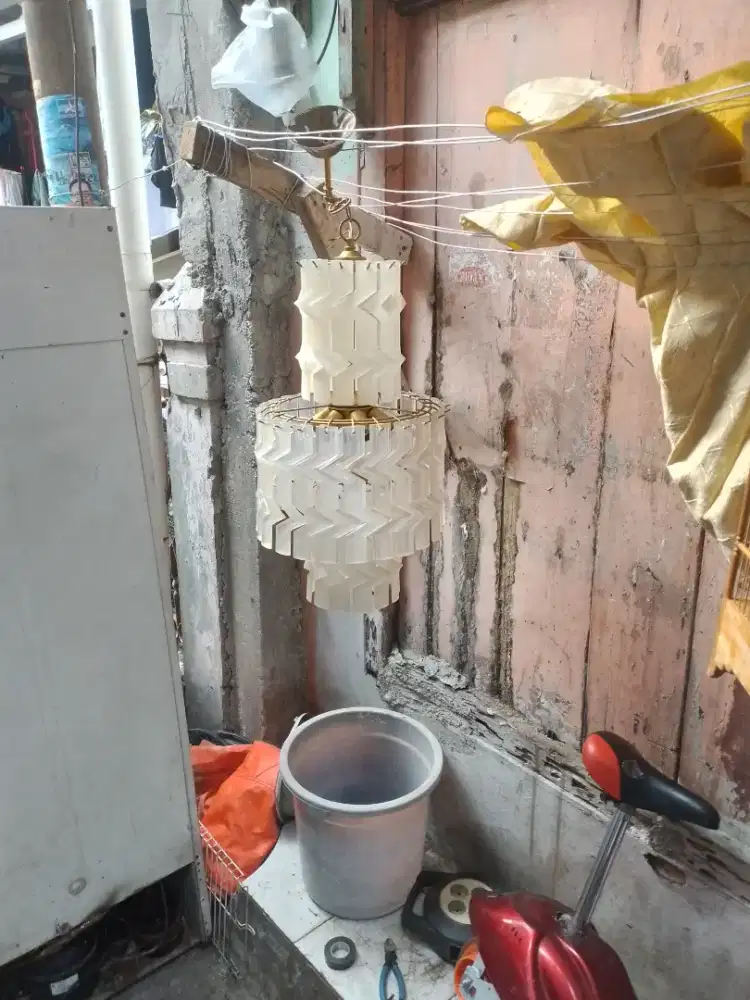 Lampu hiasan rumah nya bosku , lampu gantung