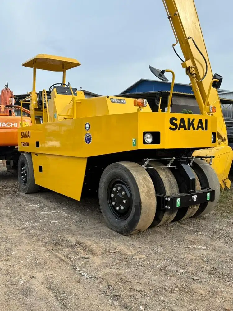 Dijual !  Tire Roller Sakai TS200. Ex Japan !