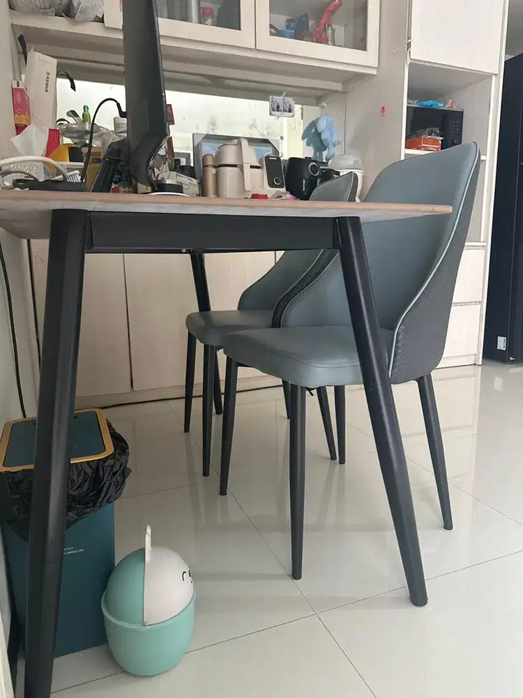 Meja makan set 4 kursi makan