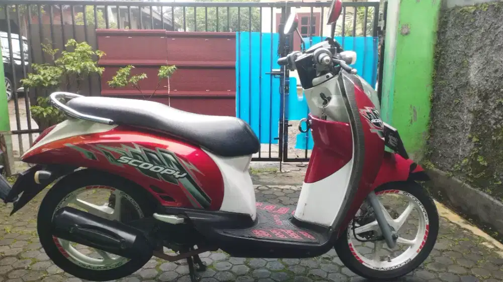 Di Jual motor Scoopy Tahun :  2012