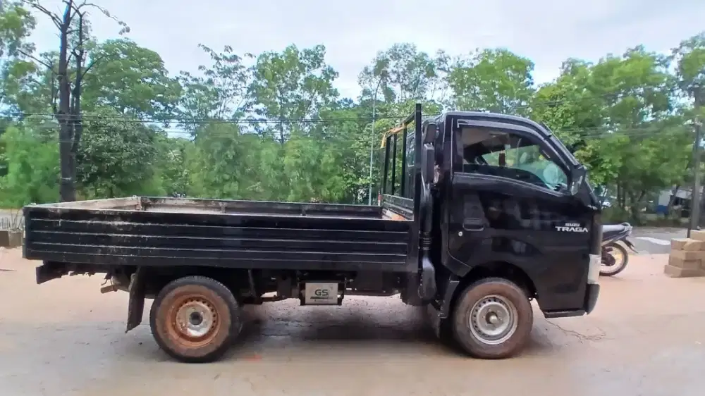 DIBUTUHKAN SOPIR UNTUK TOKO BANGUNAN