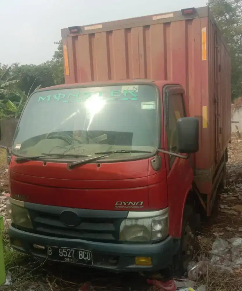 Toyota dyna rino 110 ET 6 roda th 2015