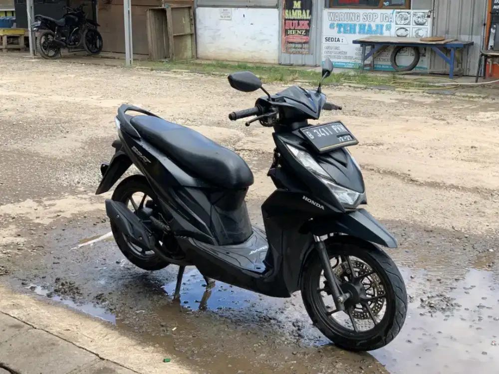 Honda Beat Deluxe 2022 cw hitam iss  mesin halus terawat baik original