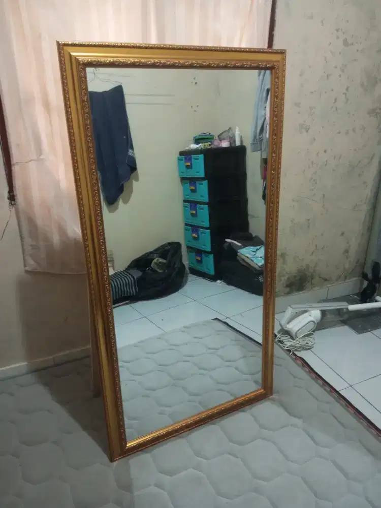Cermin Ukuran Besar