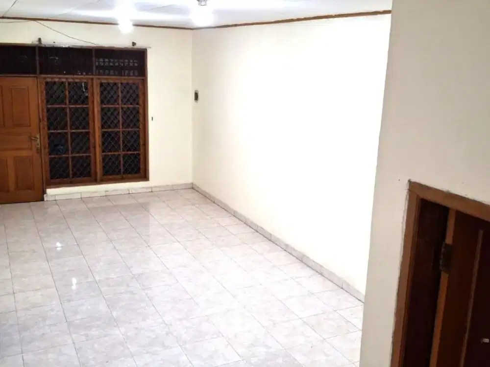 Rumah siap huni luas 162m type 4KT Harapan Indah Bekasi