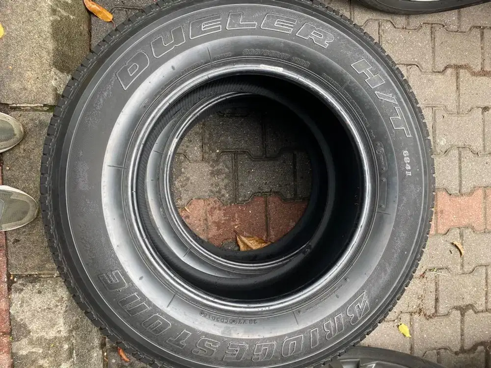 Ban Bridgestone R17 265/65 tahun 2018