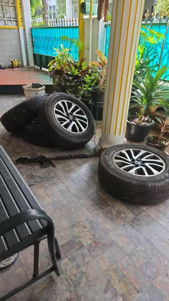 Dijual 1 set Velg dan BAN Original Nissan Navara 2017