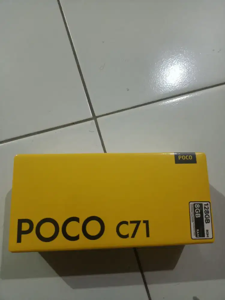 Dijual hp Poco baru warna gold