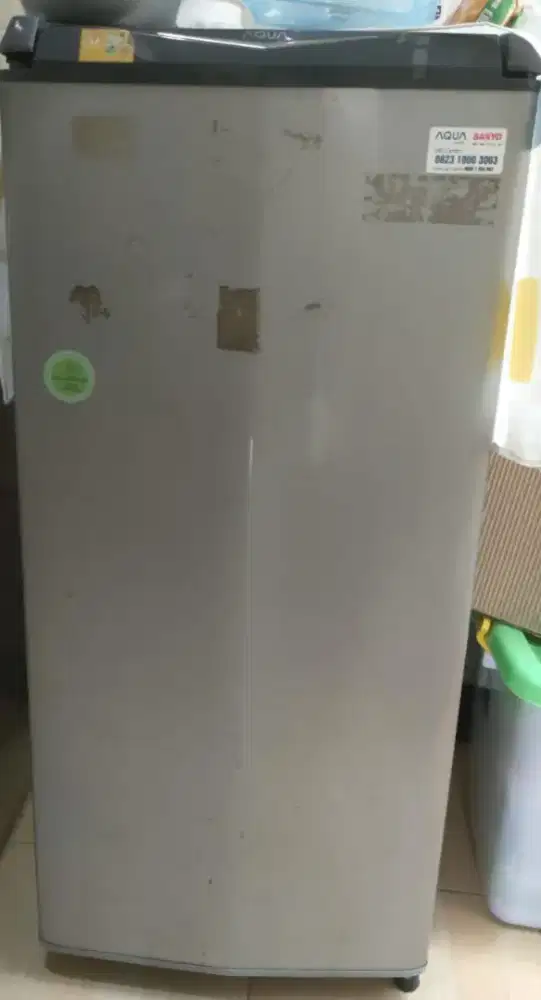 Kulkas bekas merk aqua-sanyo