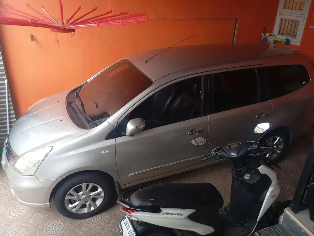 Nissan Grand livina 2011 Bensin