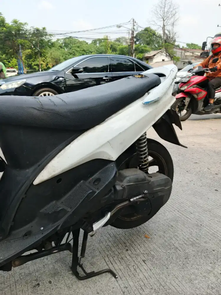 Dijual cepat, motor Mio putih