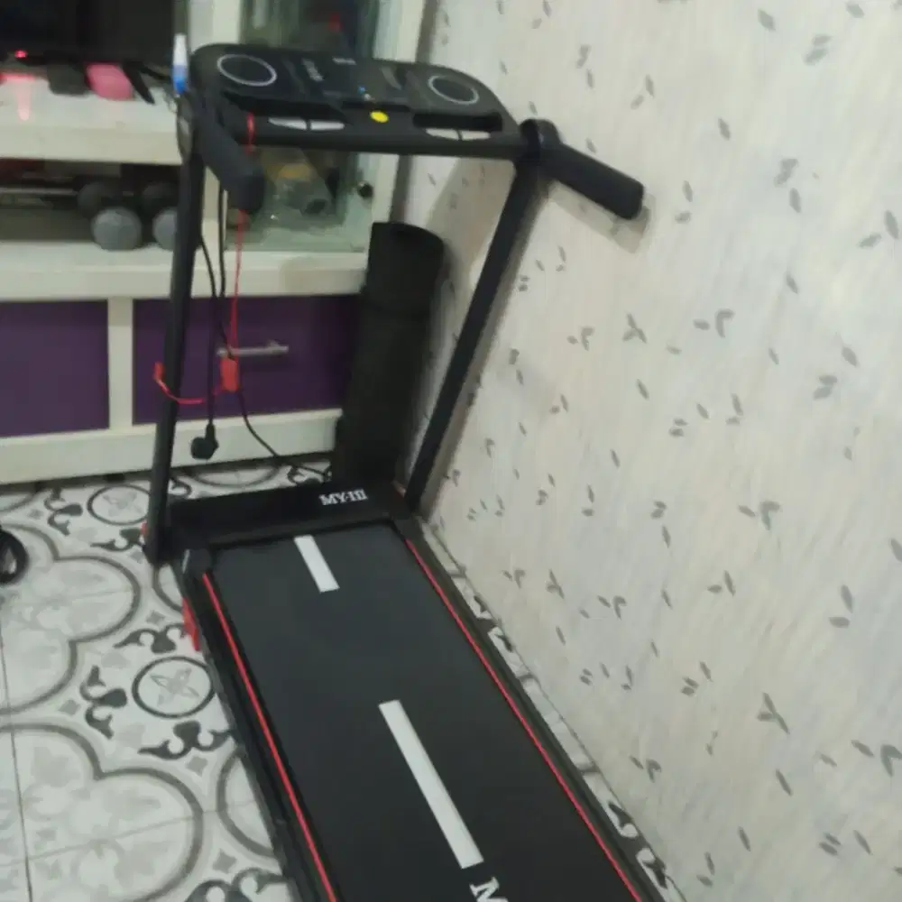 Di jual treadmill masih baru beli baru beberapa kali pakek