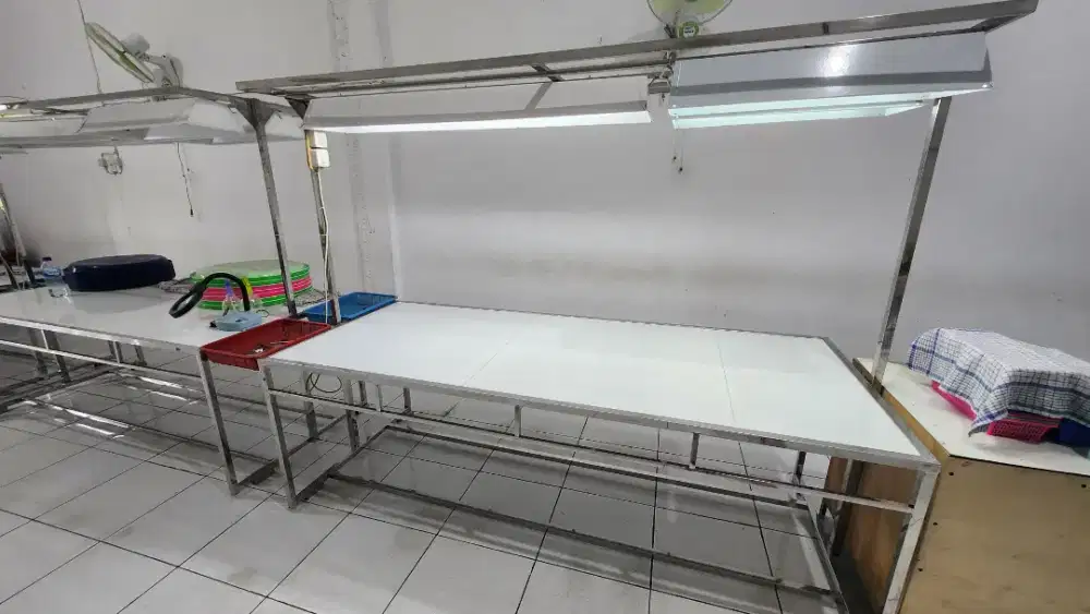 MEJA PANJANG UNTUK WALET