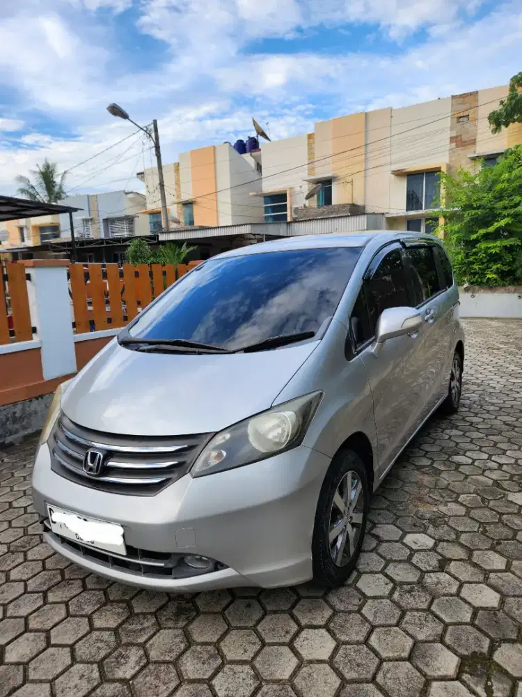 Honda freed psd 2010