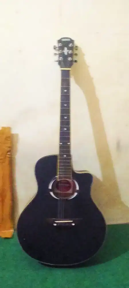 Gitaryamahawarnahitam