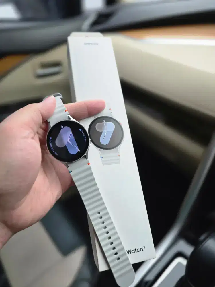 DIJUAL Samsung Galaxy Watch 7 - 44 mm silver, SEIN- Nego