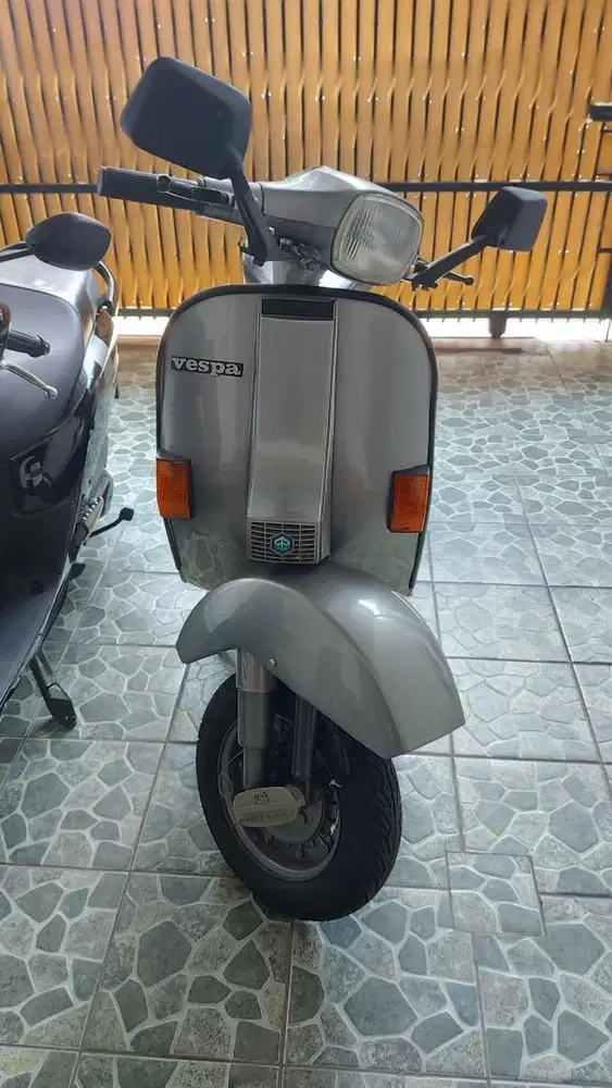Vespa Exclusive 2 1995 restorasi istimewa