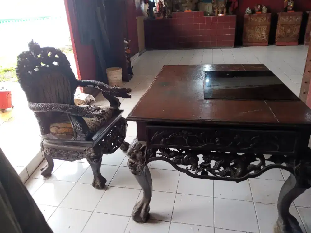 Jual cepat meja+kursi ukiran naga 3D+hiolo kuningan besar bisa nego