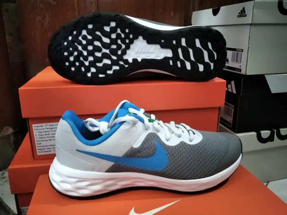 Sepatu Nike revolution 6 size 38.5 murah