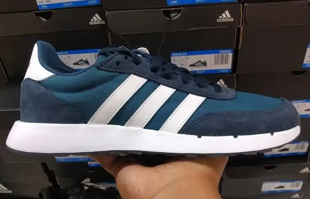 Sepatu Adidas run 60s sizs 42 murah