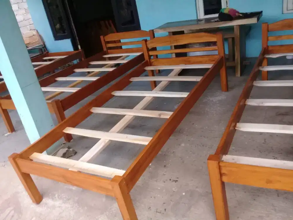 Tempat tidur dipan single kost