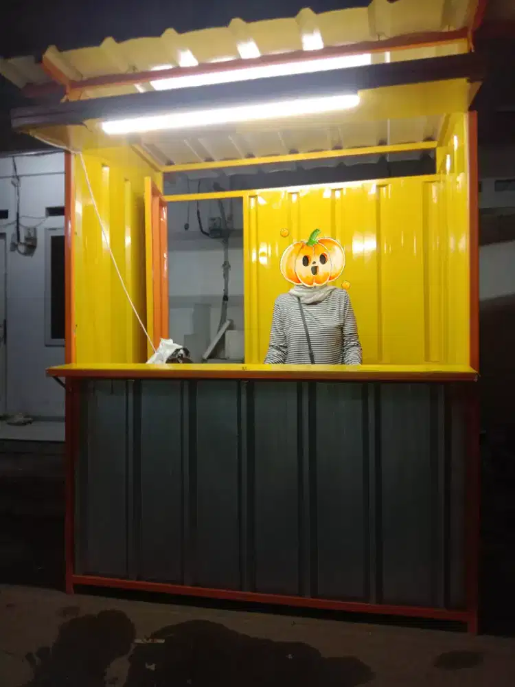 Container booth