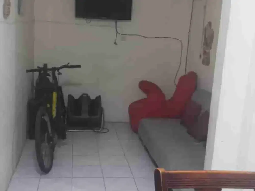 Dijual murah rumah 2 lantai di Semolowaru