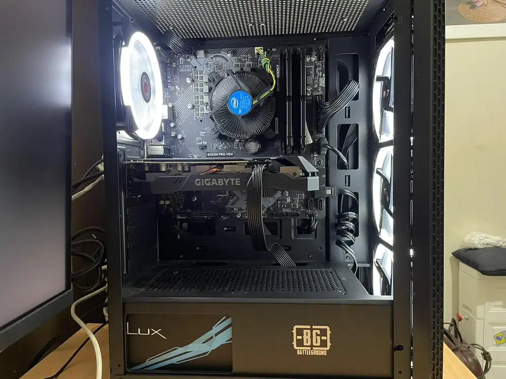 CPU i5 9400f RAM 16gb SSD 240gb VGA GTX 1660 6gb + Monitor LG 22