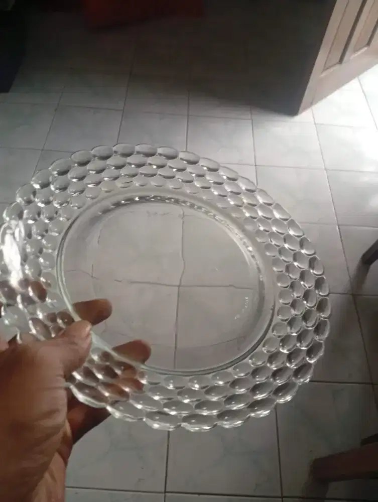 Piring kaca tebal selusin