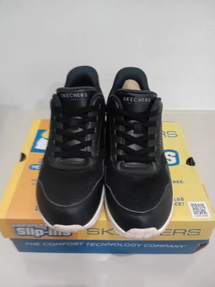 Sepatu Sneakes Skechers