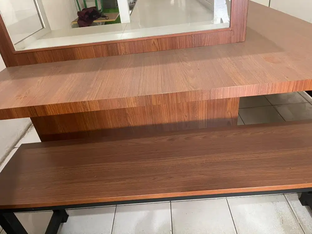 Etalase warung atau dapur