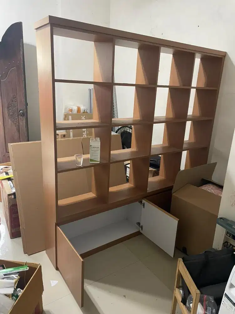 Partisi - Rak + lemari penyimpanan