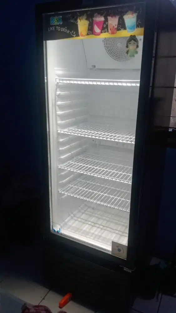 di jual Showcase masih mulus