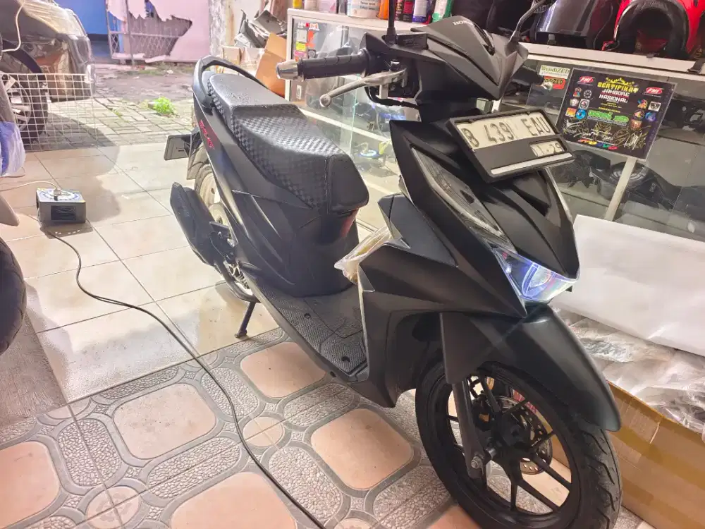 Honda beat deluxe hitam 2023