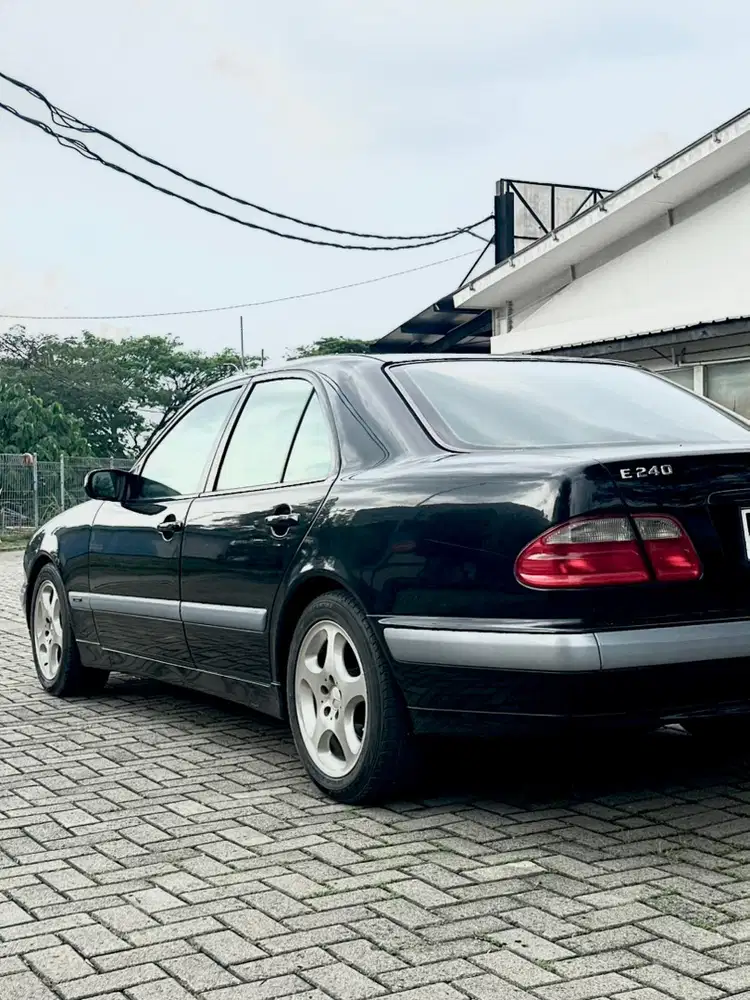 Mercedes-Benz E-Class 2000 Bensin
