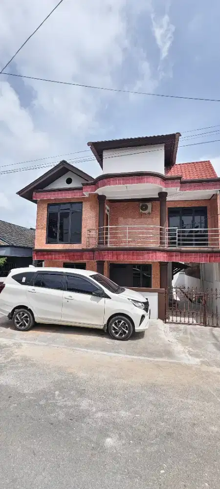 DISEWAKAN DIKONTRAKKAN  RUMAH 2 LANTAI BISA JADI MESS / KANTOR-BATAM