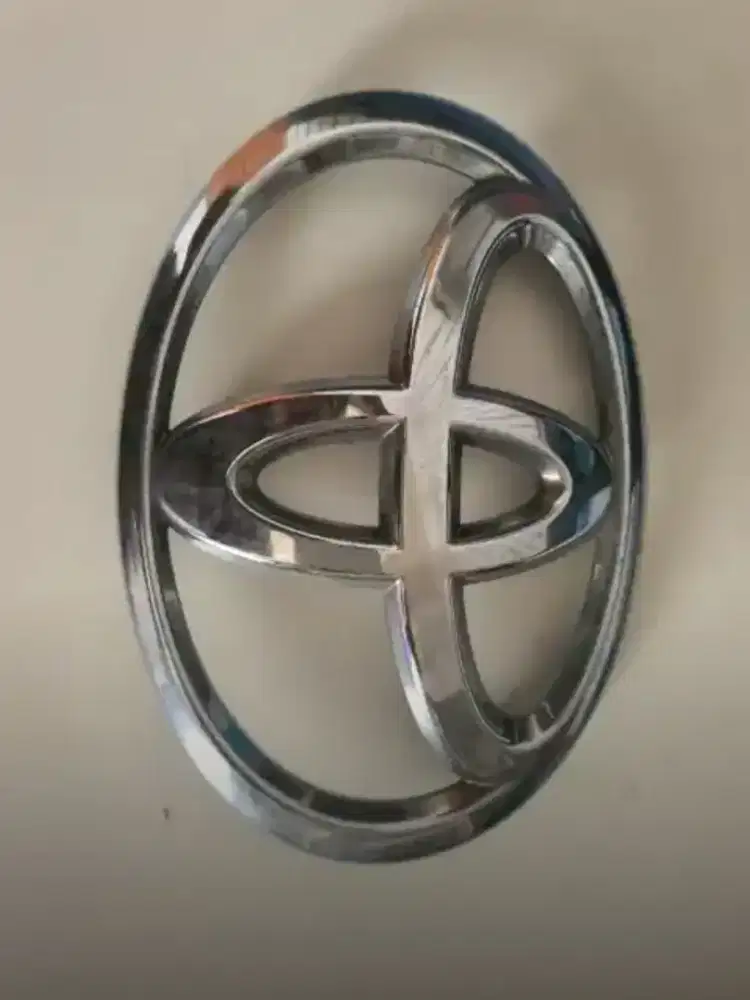 LOGO Grill TOYOTA FORTUNER Tahun 2012 - 2014