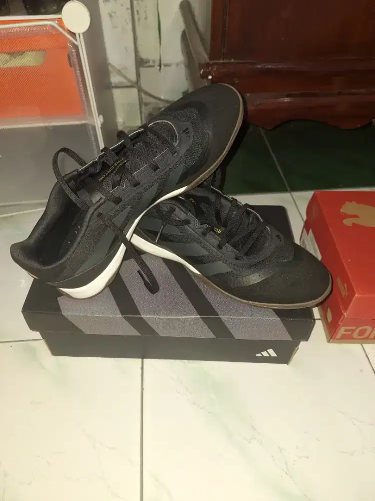 Sepatu second kets, futsal dan minsocer