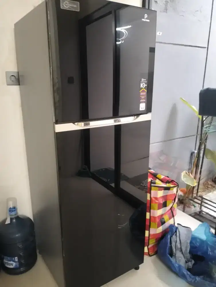Kulkas 2 pintu Polytron 3 bulan pemakaian