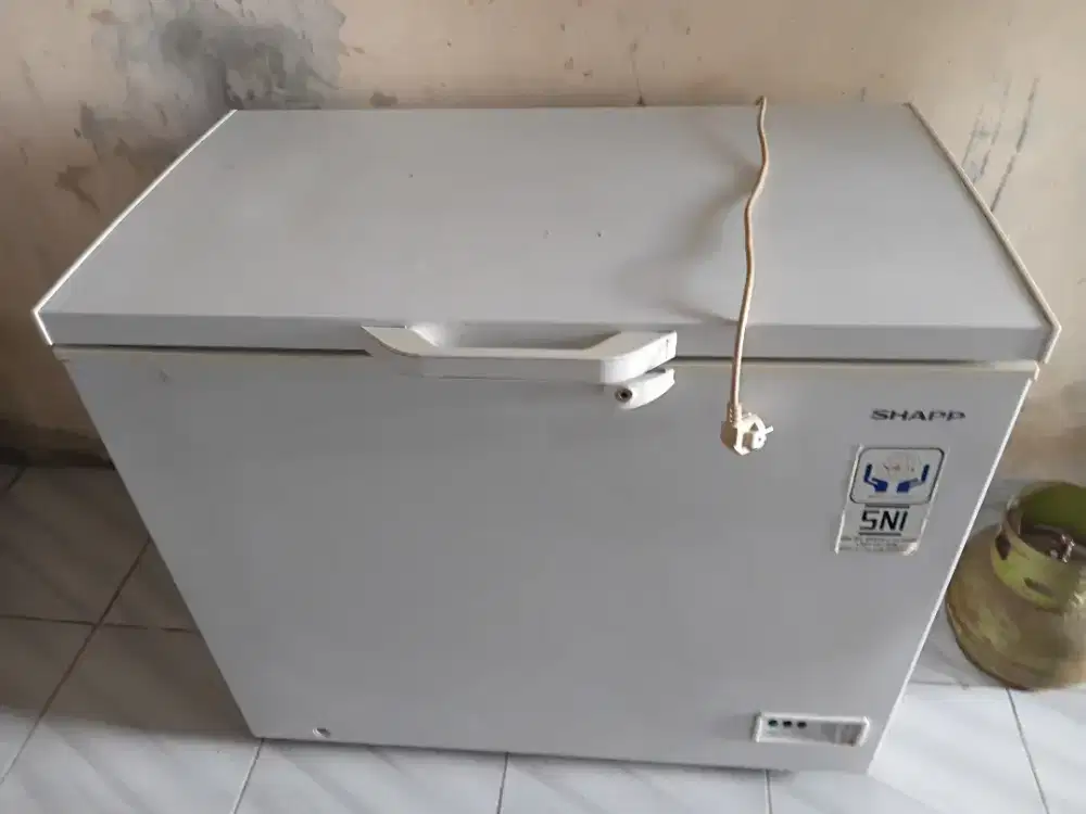 Freezer sharp 200 l