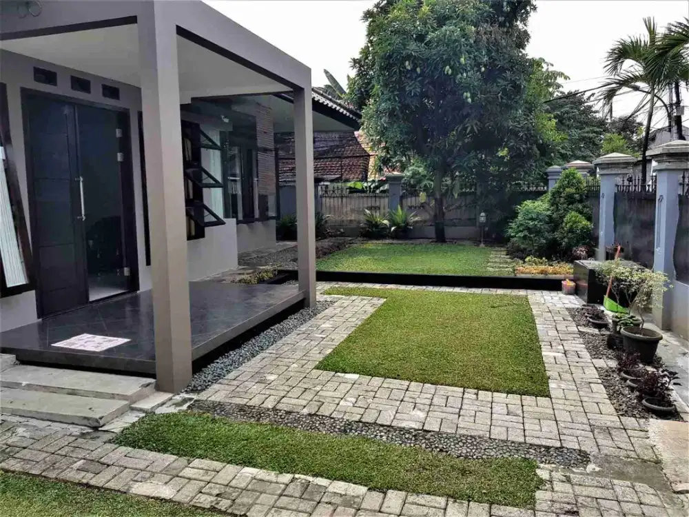 Rumah Luas Bisa Kantor  Parkir 5 Mobil Jagakarsa