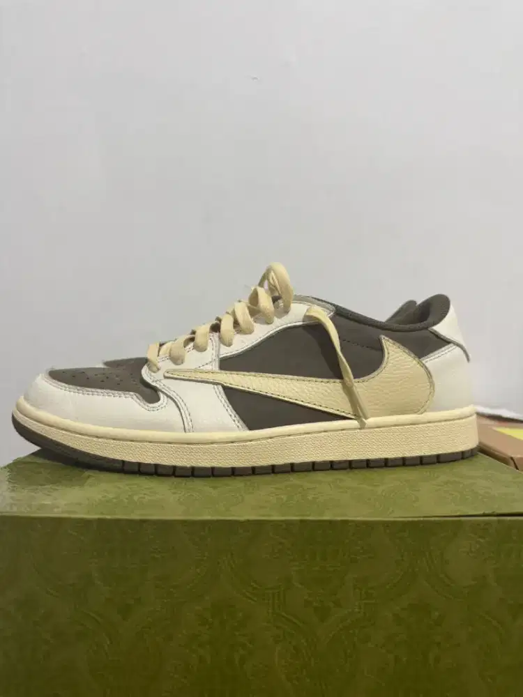 Nike travis second size 42,5 sepatu sneakers second